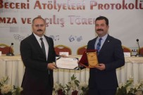 MHP'ye 'Tasarim Beceri Atölye'sine Katki Plaketi