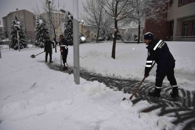 Selçuklu'da Karla Mücadele Sürüyor