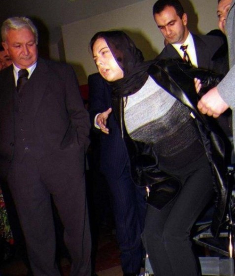Ebru Gündeş'in beyin kanaması geçirdiği an, yürekler ağızlara gelmişti... Ebru Gündeş adını tarihe yazdırdı