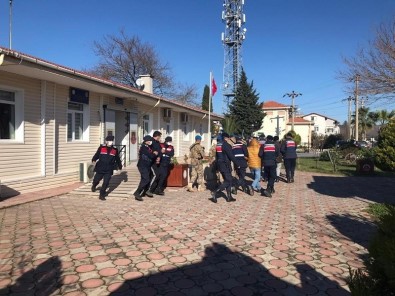 Ayvalik'ta Jandarmadan Uyusturucu Operasyonu Açiklamasi 27 Gözalti