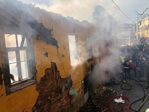 İzmir'de kahreden olay! Evde çıkan yangında 3 bebek hayatını kaybetti