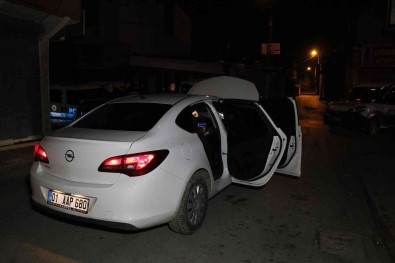 Babasinin Aracini Çaldi, Polislerin 'Dur' Ihtarina Uymayip Kaçarken Yakalandi