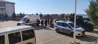 Diyarbakir'da Lise Ögrencisi Okula Silahla Girdi