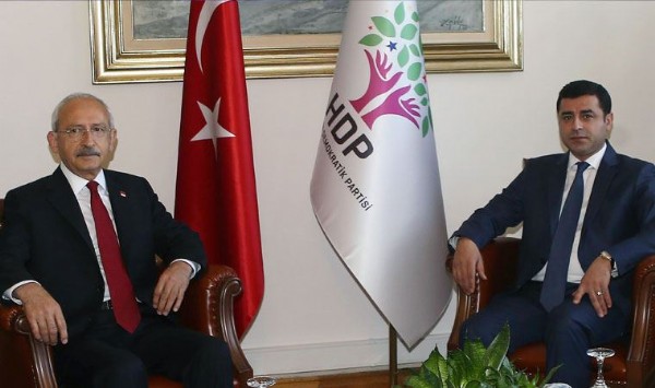 CHP lideri Kemal Kılıçdaroğlu'na adaylık golü! Destek beklediği Selahattin Demirtaş adaylığa göz kırptı