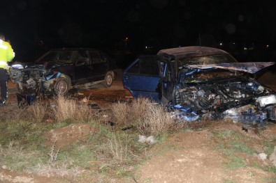 Eskisehir'de 2 Otomobil Kafa Kafaya Çarpisti Açiklamasi 3 Yarali