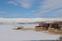 Sivas'in En Büyük Gölü De Buz Tuttu