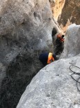Siirt'te Kayaliklarda Mahsur Kalan Keçiler AFAD Tarafindan Kurtarildi