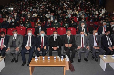 Yunus Emre Ve Mehmet Akif Ersoy Panelle Anildi