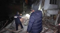 Kirikkale'de Iki Katli Metruk Bina Çöktü