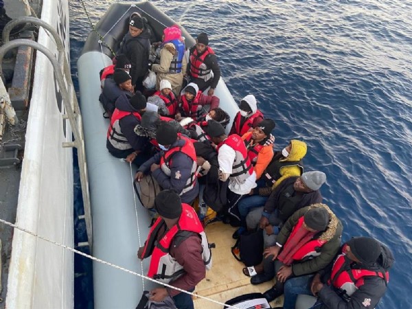 Çoluk çocuk demeden denizin ortasına bıraktılar!