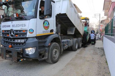 Serdivan Sokaklarinda Asfalt Mesaisi