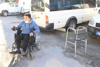 Dogustan Yürüme Engelli Yasar, Yürüme Hayaliyle Yasiyor