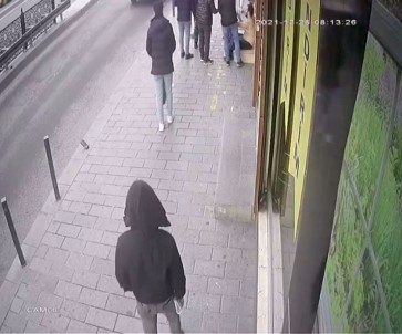 Çarpip Kaçti, Yakalaninca Kiyafetlerini Çikardi