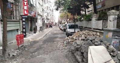 CHP'li Bakırköy Belediyesi vatandaşı mağdur etmeye devam ediyor! Bitmeyen yol esnafı isyan ettirdi...