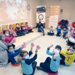 Ögrencilere Oyun Ve Müziklerle Ritim Yapti