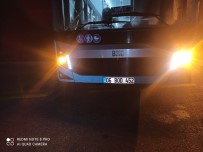 Ankara'da Soförünün Direksiyon Hakimiyetini Kaybettigi Halk Otobüsü Tarlaya Düstü
