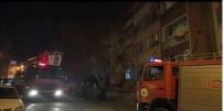 Çati Katinda Yangin Çikti, Apartman Sakinleri Sokaga Döküldü