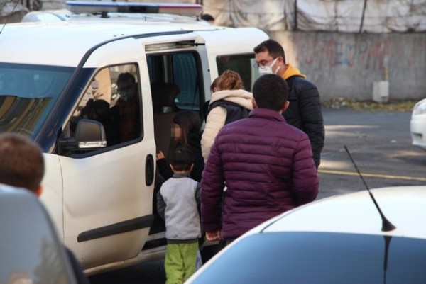Diyarbakır’da baba dehşeti: Eşini 25 yerinden bıçakladı... Çocuklarının boğazını kesti