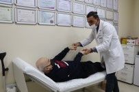 Yürüyemeyen Yari Felçli Hastayi Yürüyerek Evine Gönderdi