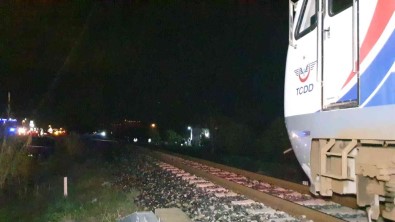 Denizli'ye Gelen Yolcu Treninin Çarptigi Adam Hayatini Kaybetti