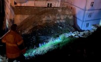 İzmir'de istinat duvarı çöktü