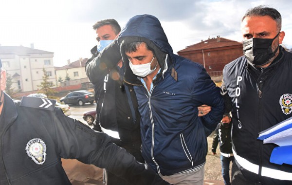 Sokak ortasında eski koca dehşeti: Defalarca bıçakladı! Savunması pes dedirtti