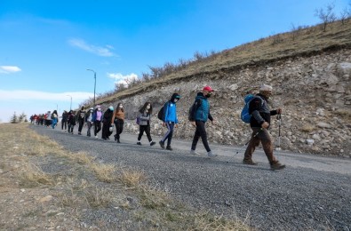 Genç Dağcılar Ali Dağı'nda Yürüyüşe Çıktı