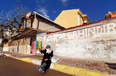 Geri Dönüşüme Kazandırmak İçin Topladığı Eşyalarına Belediye 'Çöp Ev' Diyerek El Koydu