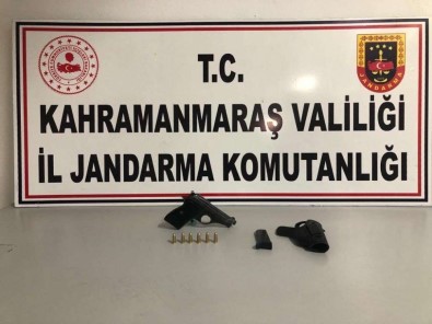 Jandarmanın Trafik Denetiminde Ruhsatsız Silah Ele Geçirildi