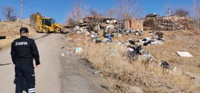 Kırıkkale'de Evden Bir Kamyon Çöp Çıktı