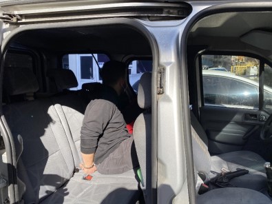 Ünlü Oyuncu Oya Okar'ın Evine Hırsız Girdi