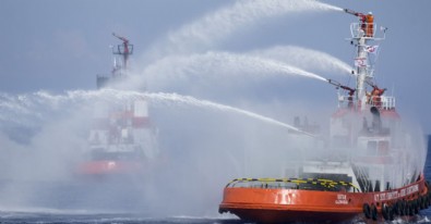 220 araçlı gemide korkutan yangın!