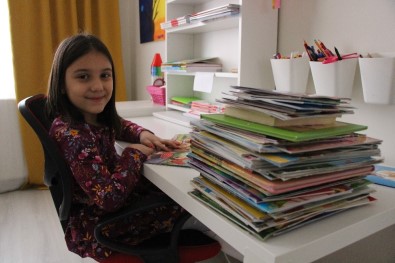 7 Yaşındaki 'Kitap Kurdu' Aymira