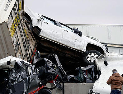 ABD'de korkunç kaza! En az yüz araç...!!!