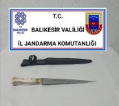 Balıkesir'de Jandarma 13 Aranan Şahsı Yakaladı Haberi