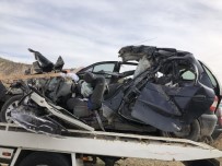 Otomobil Tıra Arkadan Çarptı Açıklaması 2 Ölü, 1 Yaralı Haberi