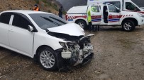 Karabük'te Otomobil Beton Mikserine Çarptı Açıklaması 1 Yaralı