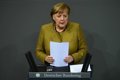Merkel'den Almanya'daki Kısıtlamaların Gereğinden Fazla 1 Gün Sürmeyeceğine Dair Söz