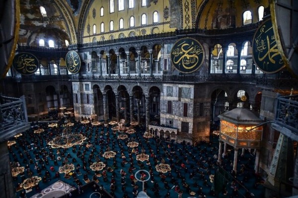 Ayasofya yeni çehresiyle hayran bıraktı