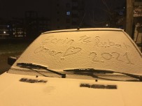 14 Şubat Sevgililer Günü'nü Kar Yağışıyla Kutladılar