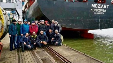 Kurtarılan Türk gemiciler büyükelçilikte