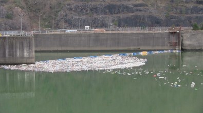 Muratlı Ve Borçka Baraj Göllerindeki Çöpler Kötü Görüntü Oluşturuyor