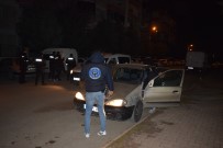 Polisin 'Dur' İhtarına Uymayan Sürücü Otomobili Bırakıp Kaçtı