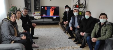 AK Parti'den Korsanlar Tarafından Kaçırılan Denizciye Ziyaret