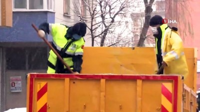 Bahçelievler'de Kar İle Mücadele Sürüyor