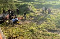 Mersin'de Otomobil 12 Metrelik Uçuruma Yuvarlandı Açıklaması 2 Yaralı Haberi