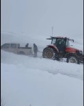 Tekirdağ'da Yarım Metrelik Karda Mahsur Kalan Araçlar Traktörle Kurtarıldı Haberi