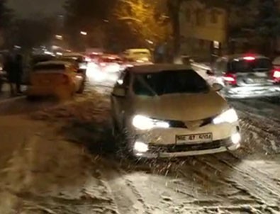 Ankara trafiğinde sürücüler zor anlar yaşadı!