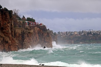 Antalya'nın Doğu İlçeleri İçin Kuvvetli Yağış Uyarısı
