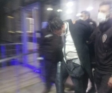 Polisten Kaçıp Aracı İle Belediye Binasına Daldı, Havalandırma Boşluğunda Yakalandı